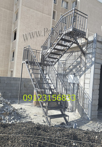 راه پله فلزی اتاقک آسانسور