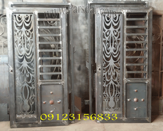 درب نفررو حیاط