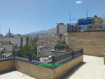 نرده فلزی پشت بام