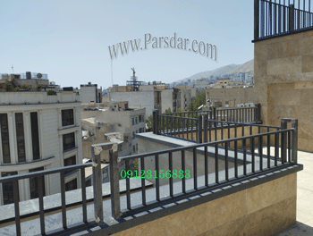 نرده فلزی پشت بام