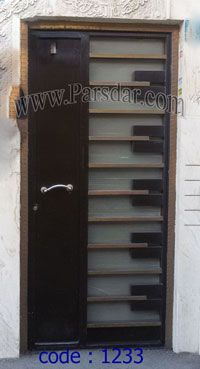 درب آهنی حیاط