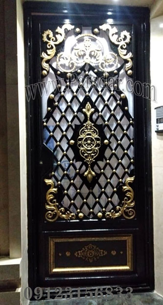 درب نفررو حیاط