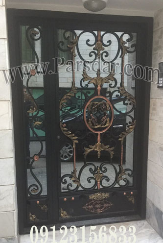 درب نفررو حیاط