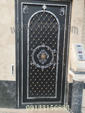 درب نفررو حیاط